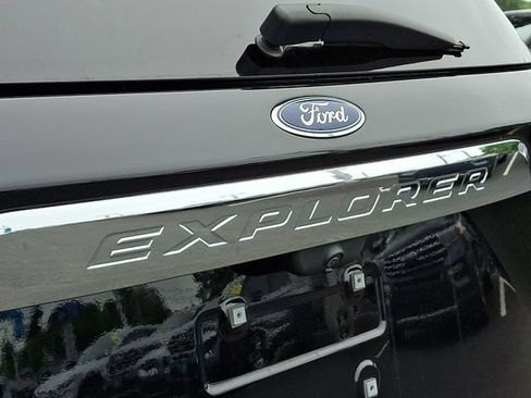 Certified 2020 Ford Explorer XLT w/ Equipment Group 202A AWD/4WD image 32