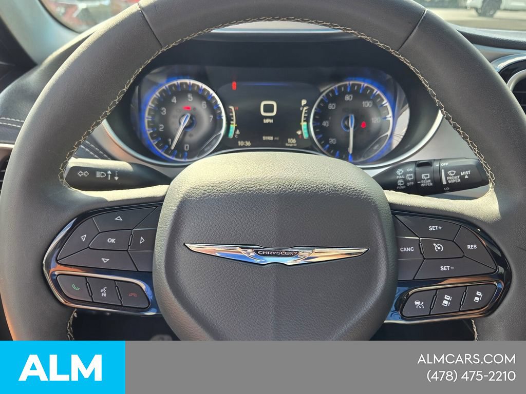 Used 2025 Chrysler Pacifica Limited FWD image 29