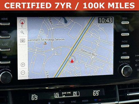 Used 2024 Toyota Sienna Platinum FWD image 18