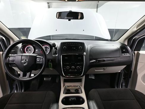 Used 2013 Dodge Grand Caravan SXT FWD image 23
