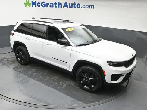 Used 2023 Jeep Grand Cherokee Altitude AWD/4WD image 3