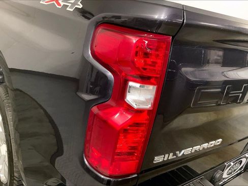 Used 2023 Chevrolet Silverado 1500 LT AWD/4WD image 27
