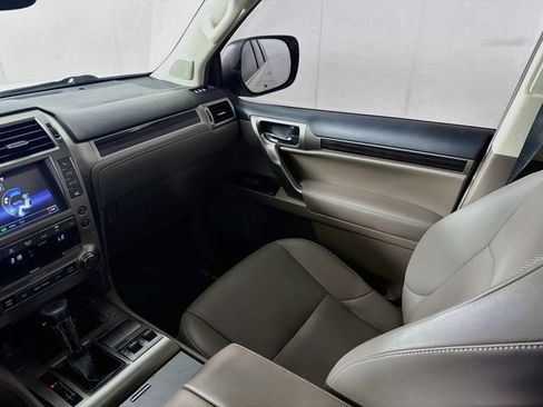 Used 2019 Lexus GX 460 AWD/4WD image 28