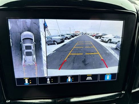 Used 2023 Chevrolet Traverse RS AWD/4WD image 17