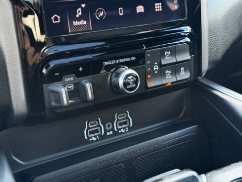 Used 2025 RAM 1500 Laramie w/ Sport Appearance Package AWD/4WD image 30