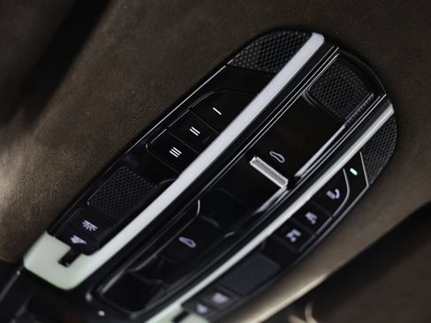 Certified 2023 Porsche Cayenne Turbo S AWD/4WD image 42