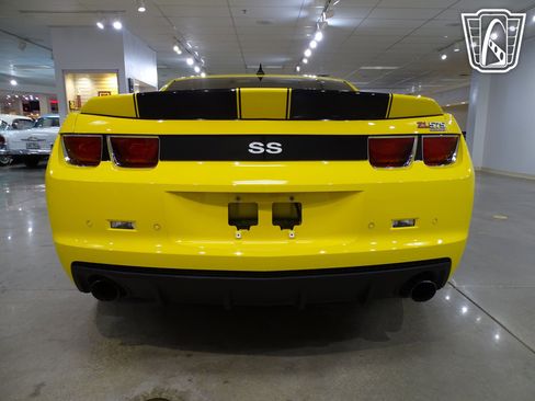 Used 2010 Chevrolet Camaro SS w/ RS Package image 12