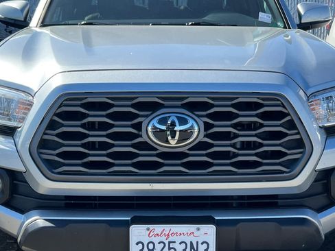 Used 2022 Toyota Tacoma TRD Off-Road w/ Black Out Package (TMS) image 9