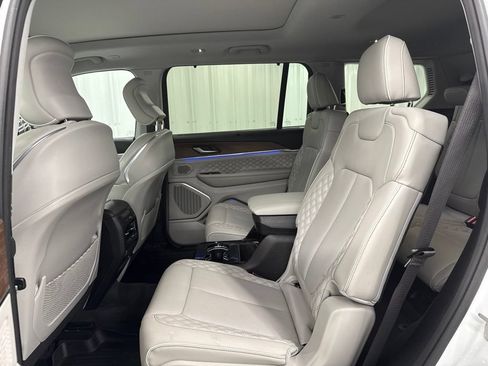 Used 2021 Jeep Grand Cherokee L Summit w/ Luxury Tech Group V AWD/4WD image 10