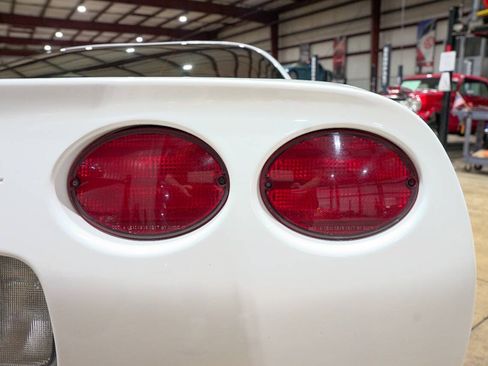 Used 1998 Chevrolet Corvette Coupe w/ Memory Pkg RWD image 38