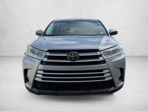 Used 2018 Toyota Highlander LE image 2