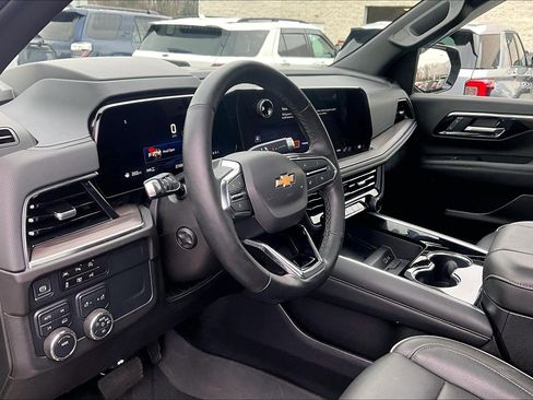 Used 2025 Chevrolet Suburban Premier image 14