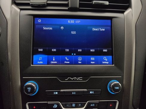 Used 2020 Ford Fusion SE image 25