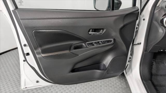 Used 2022 Nissan Versa SR FWD image 13