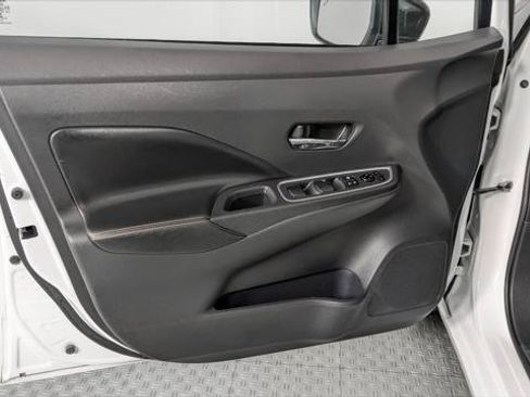 Used 2022 Nissan Versa SR FWD image 13
