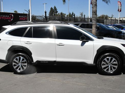 Used 2023 Subaru Outback Premium AWD/4WD image 9
