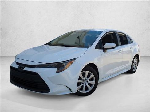 Certified 2024 Toyota Corolla LE image 1