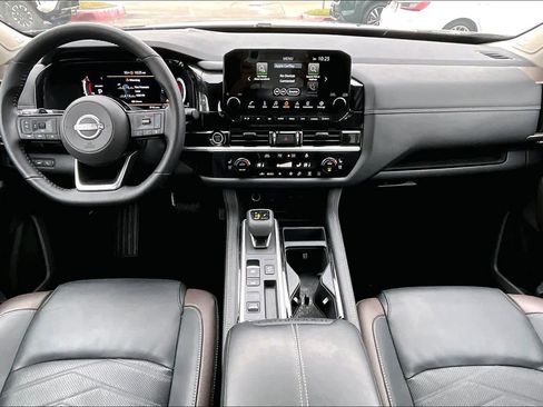 Used 2024 Nissan Pathfinder Platinum w/ Cargo Package image 13