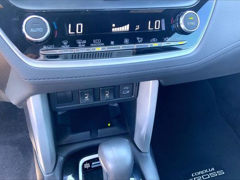 Used 2025 Toyota Corolla Cross AWD Hybrid w/ Convenience Package image 35