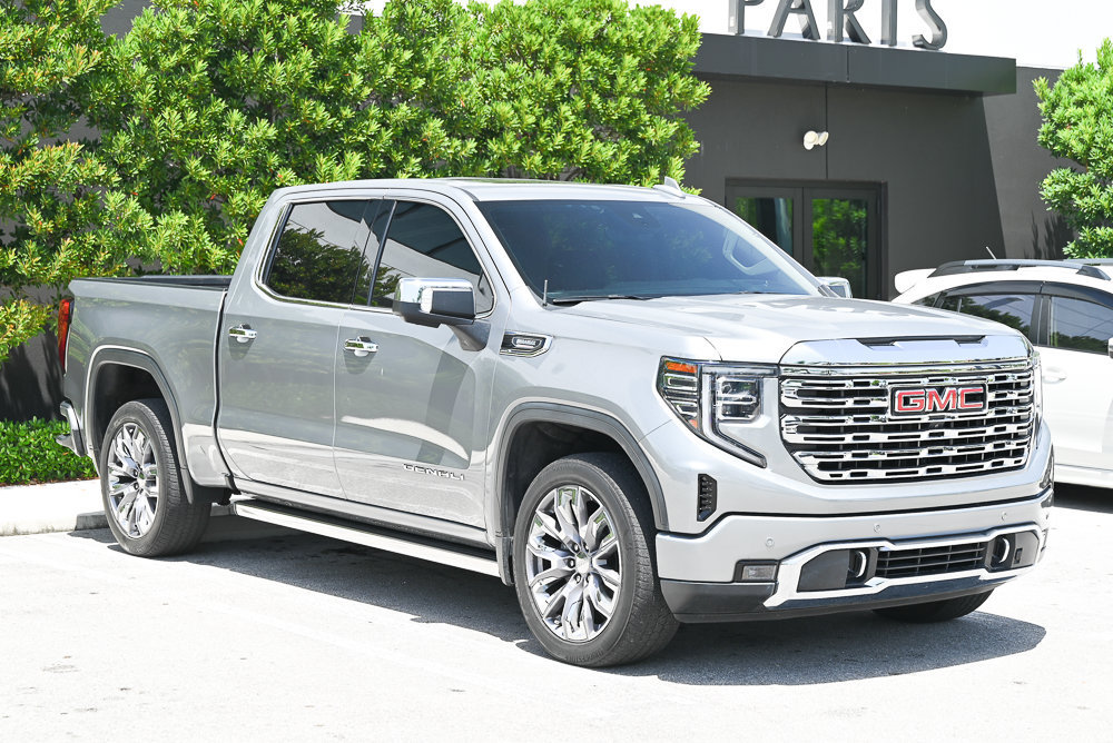 Used 2023 GMC Sierra 1500 Denali w/ Denali Reserve Package AWD/4WD image 3