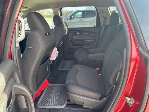 Used 2012 Chevrolet Traverse LT image 2