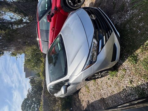 Used 2025 Nissan Versa SV image 8