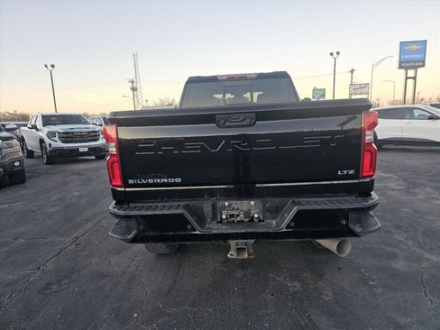 Used 2024 Chevrolet Silverado 2500 LTZ w/ LTZ Plus Package image 4
