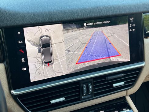Certified 2022 Porsche Cayenne AWD/4WD image 27