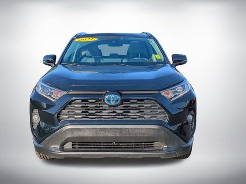 Used 2021 Toyota RAV4 XLE Premium AWD/4WD image 9