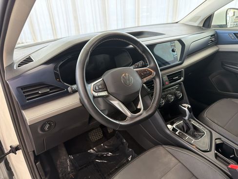 Used 2024 Volkswagen Taos SE FWD image 4