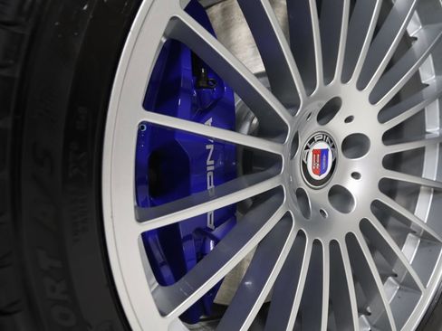 Used 2022 BMW ALPINA B7 xDrive w/ Luxury Rear Seating Package image 24