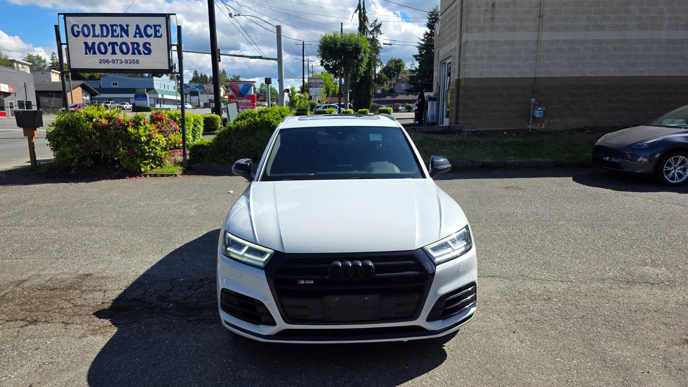 Used 2019 Audi SQ5 Premium Plus w/ Premium Plus Package AWD/4WD image 2