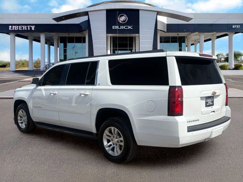 Used 2017 Chevrolet Suburban LT w/ Luxury Package RWD image 8
