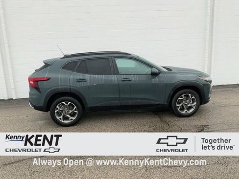 Used 2025 Chevrolet Trax LT image 3