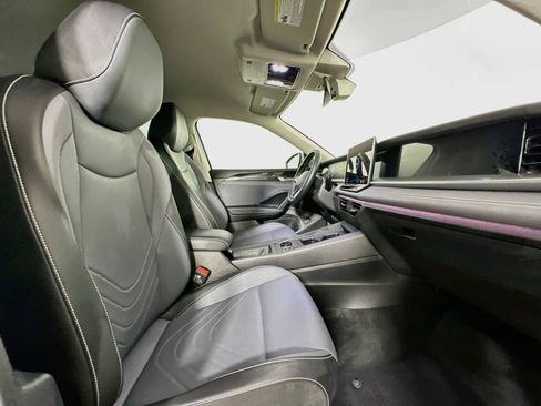 Used 2026 Volkswagen Tiguan SE FWD image 31