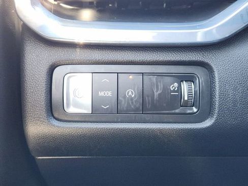 Used 2025 GMC Acadia Elevation image 22