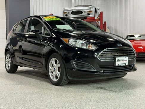 Used 2016 Ford Fiesta SE w/ Cold Weather Package FWD image 5