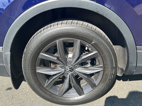 Certified 2022 Volkswagen Tiguan SE image 8