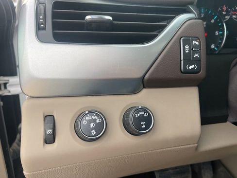 Used 2017 Chevrolet Suburban Premier image 26