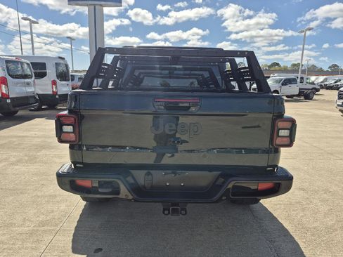 Used 2023 Jeep Gladiator Overland image 3