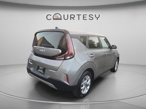 Certified 2024 Kia Soul LX w/ Option Group 015 FWD image 3