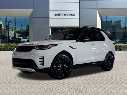 New 2025 Land Rover Discovery Dynamic SE image 1