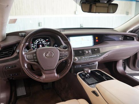 Used 2020 Lexus LS 500 w/ Interior Upgrade Package image 11