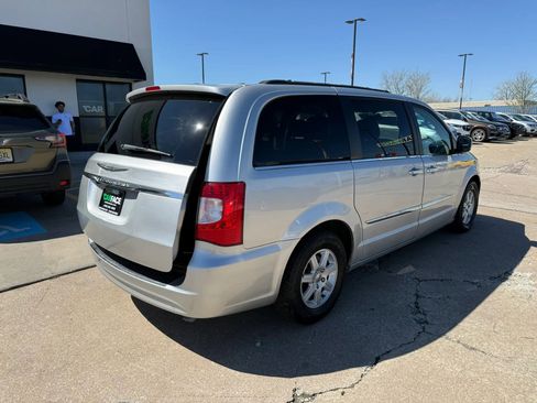 Used 2011 Chrysler Town & Country Touring w/ Entertainment Group #1 image 16