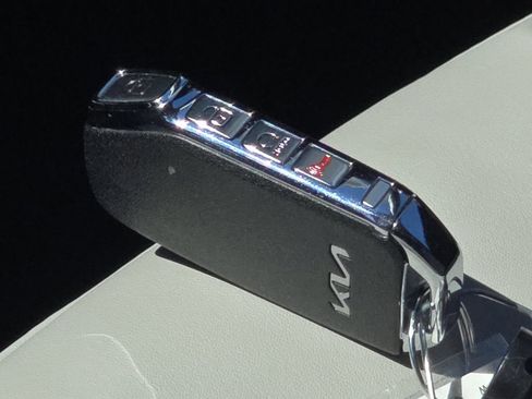 Used 2025 Kia Niro EX image 35