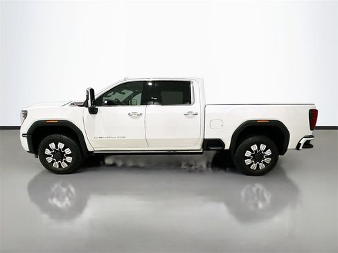Used 2025 GMC Sierra 2500 Denali w/ Denali Reserve Package image 4