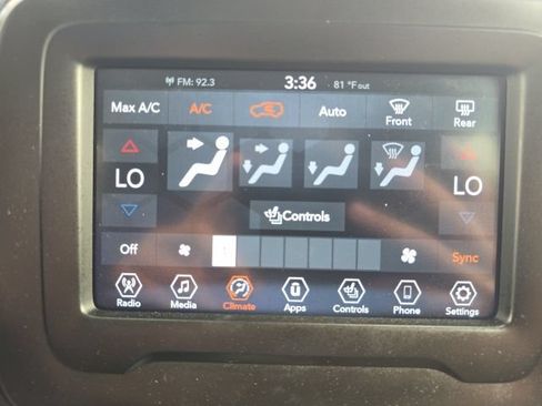 Used 2021 Jeep Renegade Latitude w/ Convenience Group AWD/4WD image 19