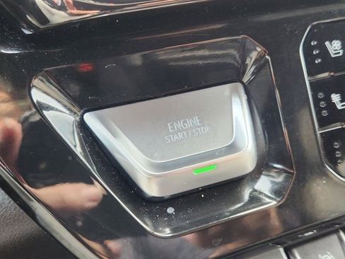 Used 2022 GMC Sierra 1500 AT4 w/ AT4 Premium Package image 8