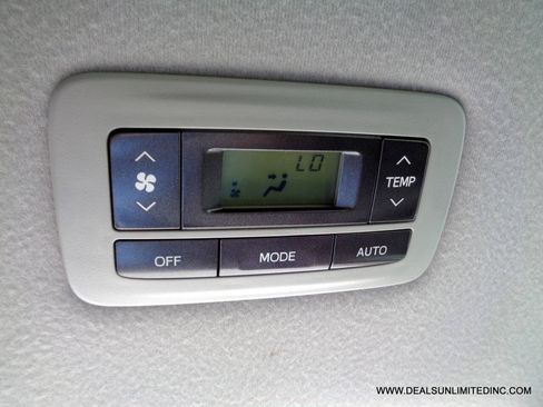 Used 2013 Toyota Sienna SE FWD image 13