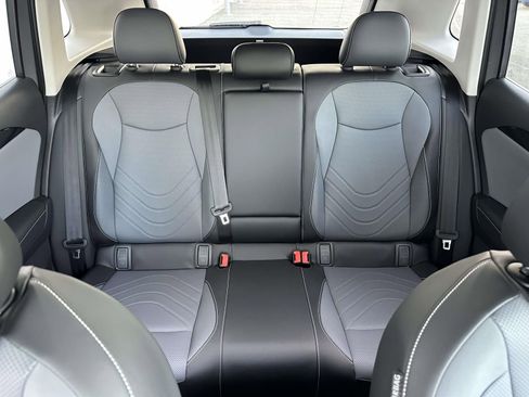 New 2026 Volkswagen Tiguan SE image 14